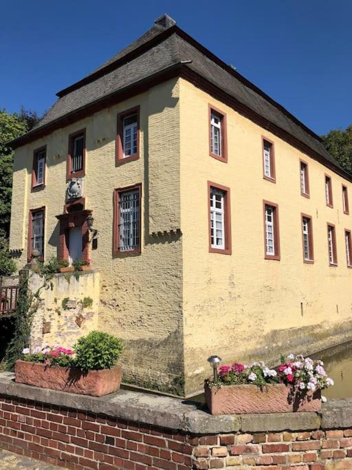 Charmante Ferienwohnungen auf Reitstall Wasserburg Anstel - ein Ort zum Wohlfühlen und Entspannen Rommerskirchen Exterior foto